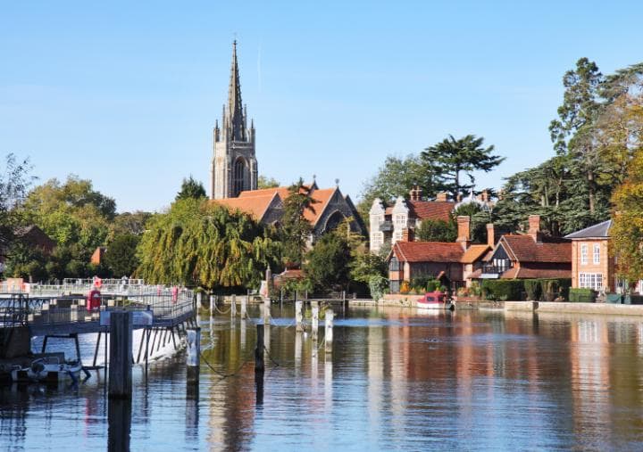 Henley-on-Thames, uno de los bellos pueblos que jalonan el Támesis CRUCEROS FLUVIALES INGLATERRA CRUCEROS BARCAZA LONDRES ENGLAND BARGE CRUISES ENGLAND CRUISES THAMES CRUISES CRUCEROS LONDRES RIO TAMESIS THAMES CRUISES OXFORD WINDSOR CRUISES LONDON CRUISES THAMES